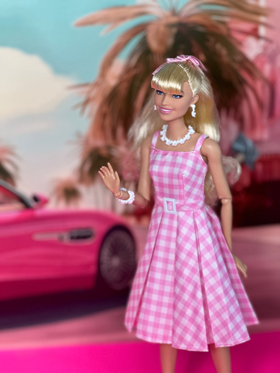 Barbie pink car backdrop – The Doll Tailor