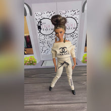 Load and play video in Gallery viewer, Beige sweatshirt for fashion dolls leggings with logo￼
