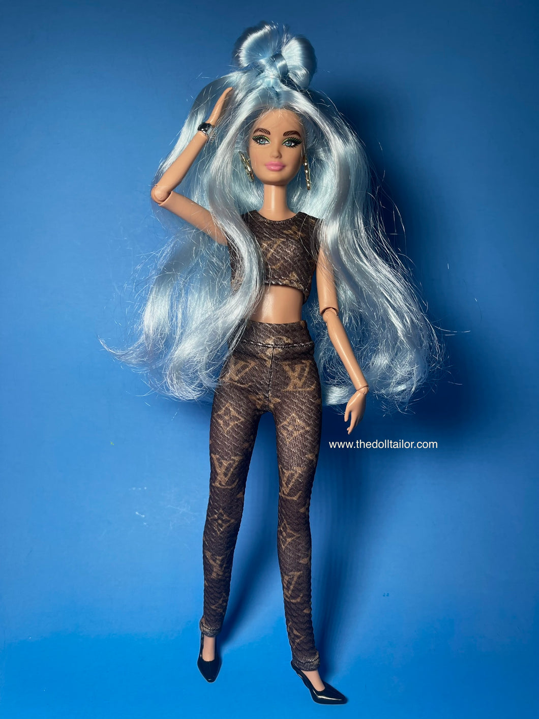 Brown leggings and crop top for fashion dolls