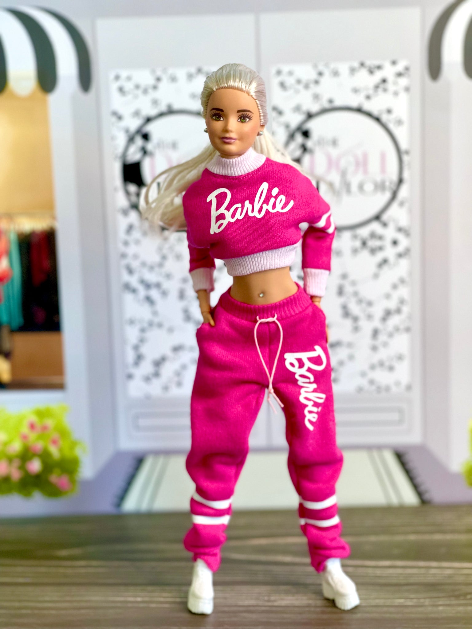 Pink sweatpants and sweatshirt for Barbie doll with logo – The
