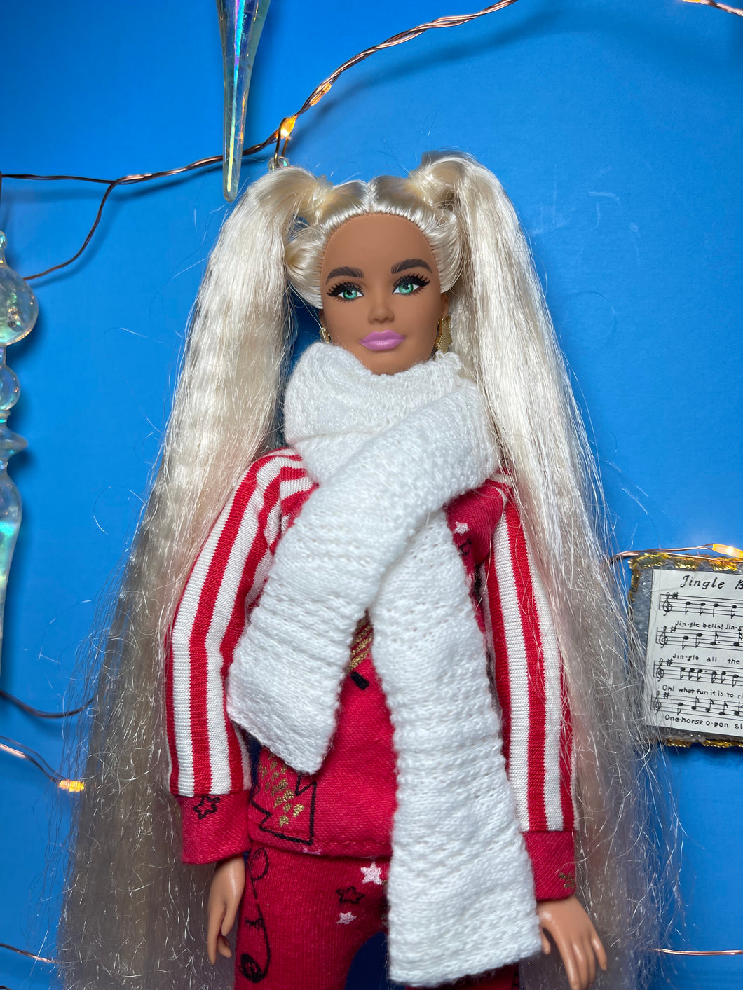 White winter scarf for fashion dolls