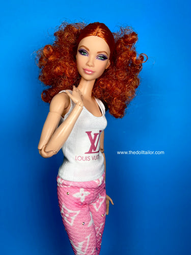 White t shirt for Barbie dolls with pink logo
